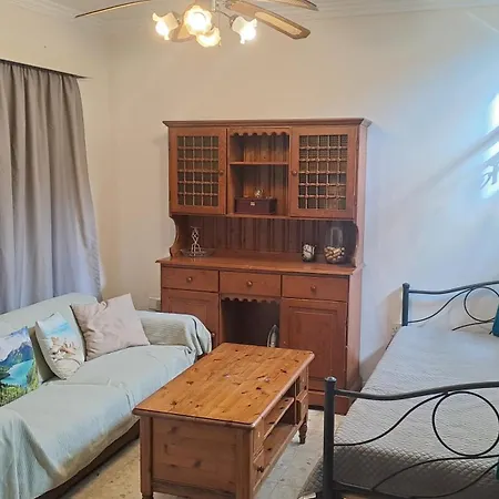 Miltos House * Lárnaca