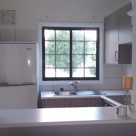 別荘 Miltos House
